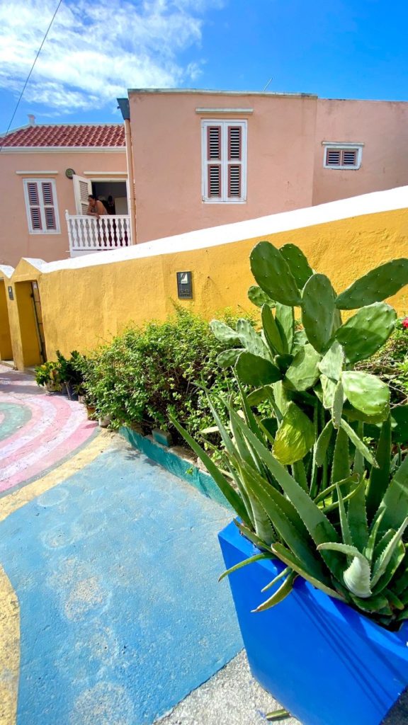 Bijzondere plekjes Curaçao otrobanda vakantietip streetart willemstad