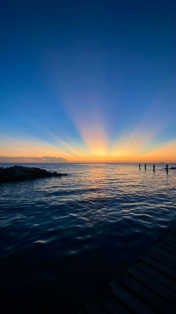 Bijzondere plekjes Curaçao zonsondergang op zee ervaring vakantie tip