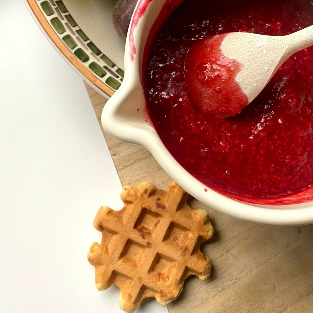 wafel met aardbei framboos saus home made simpel Makkelijk recept wafels recept